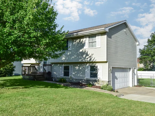 1409 N Nixon Dr, Pontiac, IL 61764