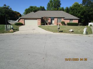 320 Oak Brooke Ln, Greenwood, IN 46142
