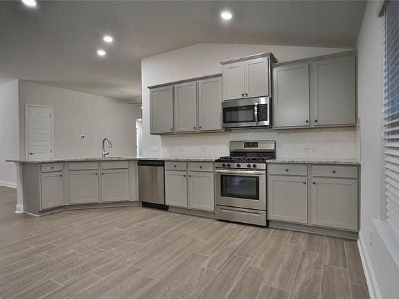 4th image of 495 Terra Vista Cir