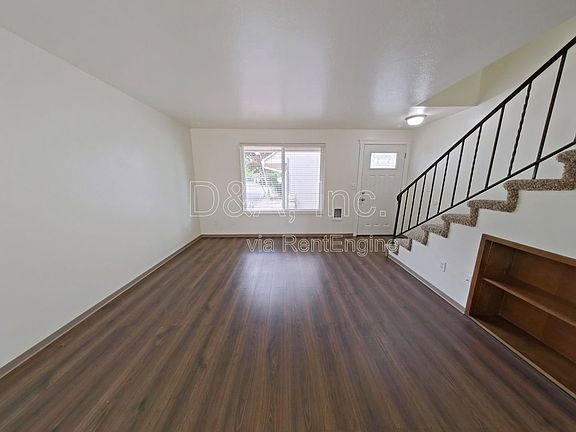 3rd image of 138 NE Conifer Blvd APT 6