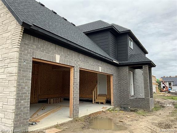 3rd image of 54614 Black Hills Ln