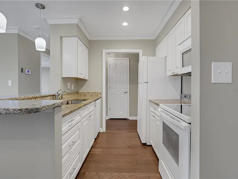 300 Johnson Ferry Rd NE #B902 — Photo 13