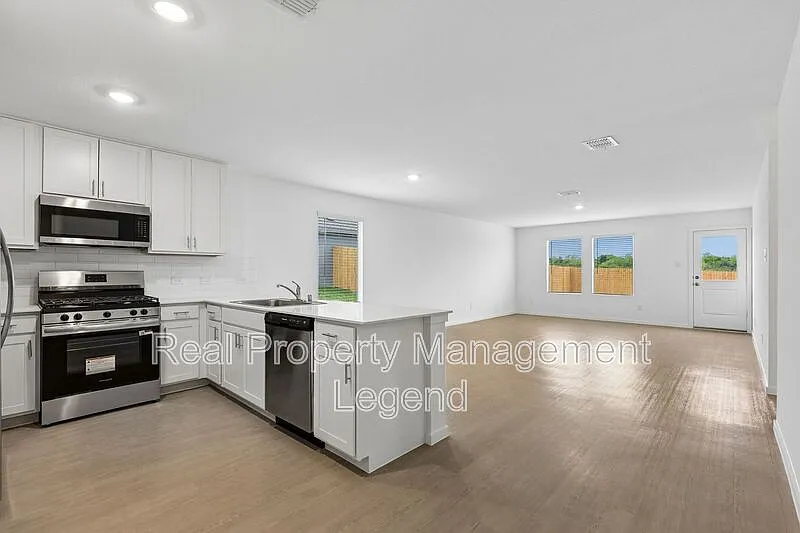 3 bed, 2.0 bath, 1474 sqft, $1,895 — Photo 1