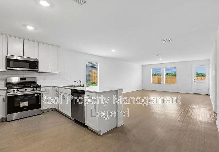 216 Asterwood Ln — Photo 1