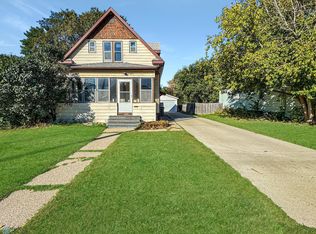 215 11th St N, Moorhead, MN 56560