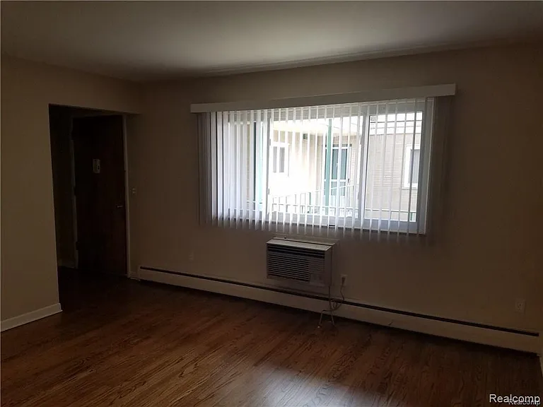 1471 W Nine Mile Rd — Photo 7