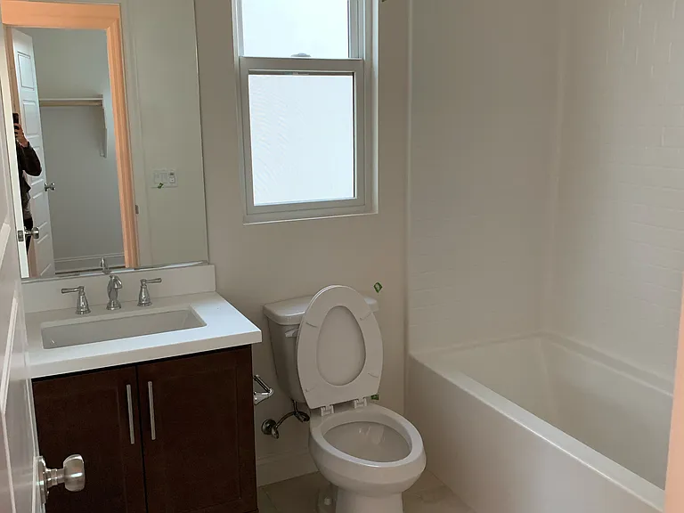 136 S Saticoy Ave — Photo 6