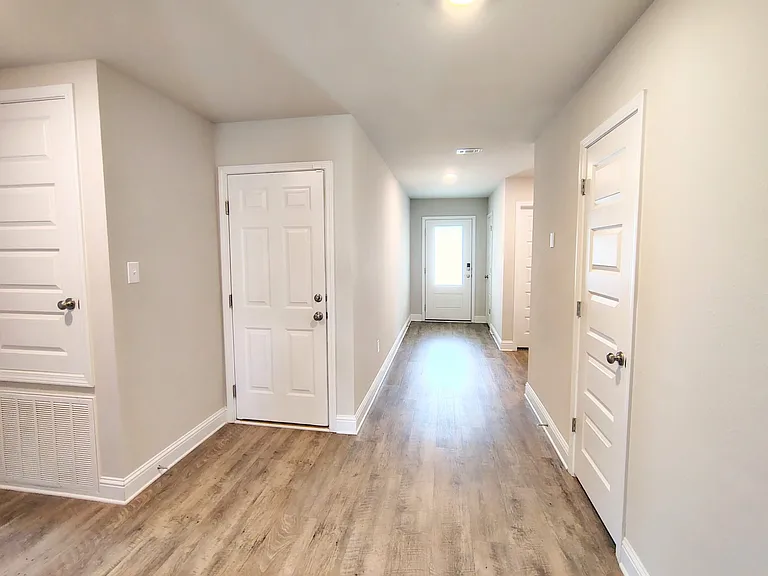 Eastland Cir — Photo 12