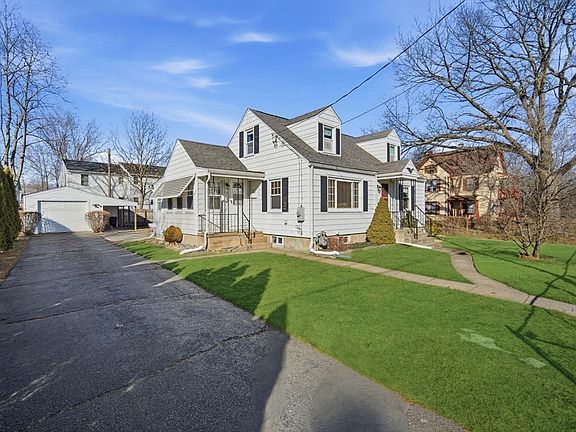 3rd image of 22 Cooley St