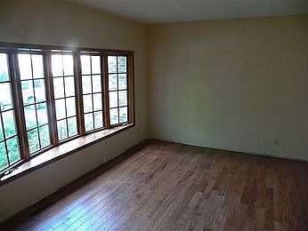 3rd image of 1301 Aspen Dr