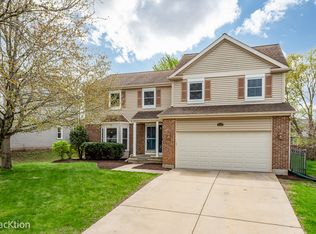 27W137 Chestnut Ln, Winfield, IL 60190