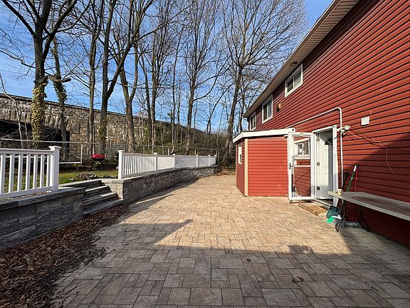 2nd image of 776 Iris Pl #1