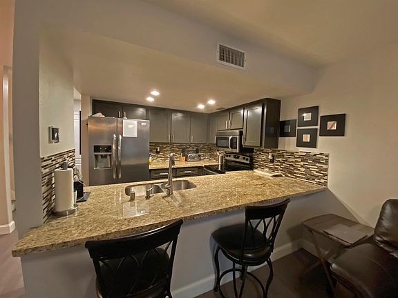 4th image of 160 Pierpoint Cir