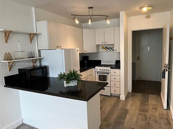 4th image of 710 Washington Ave APT 322