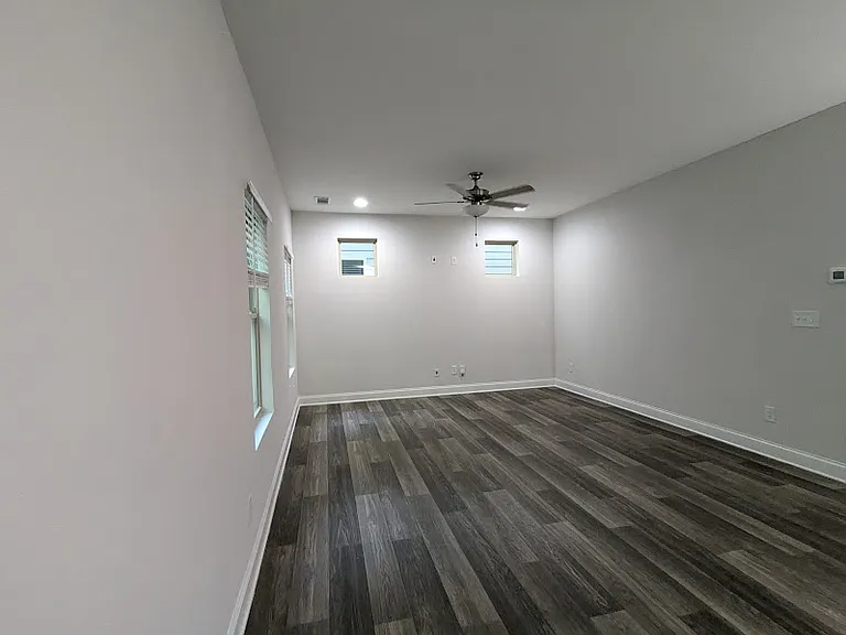 529 Omnia Ct — Photo 16