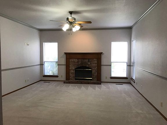 Living room with gas fireplace (fire glass), crown molding a