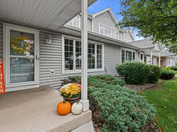 10210 W Whitnall Edge CIRCLE #F, Franklin, WI 53132