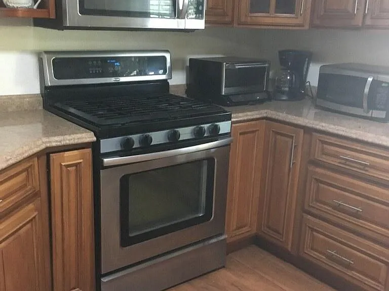 5255 Lakeshore Blvd — Photo 3