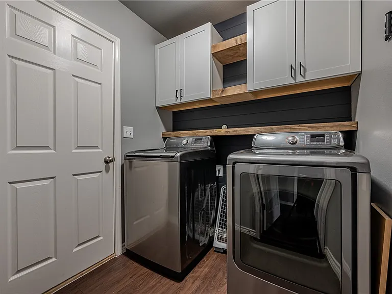 7433 Kolda Dr — Photo 35