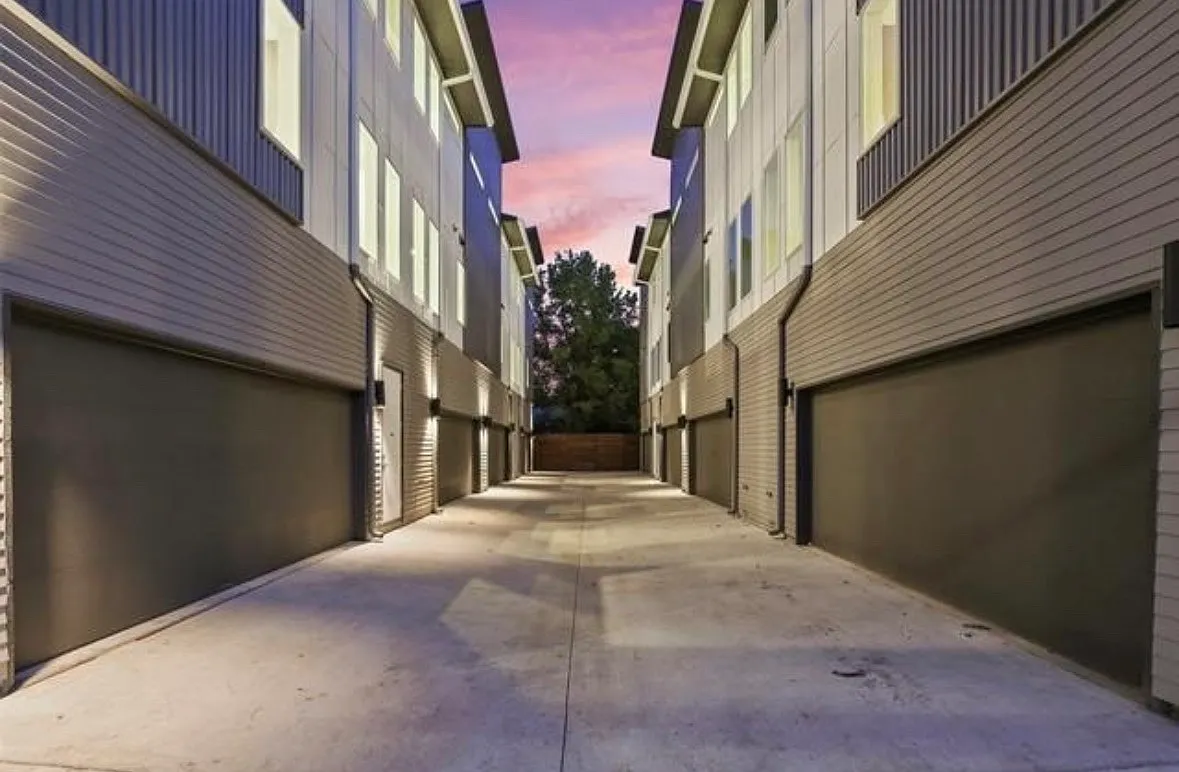 Manett St, Dallas — Photo 1