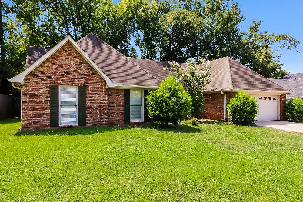 4 bed, 2.5 bath, 2471 sqft, $2,165 — Photo 4