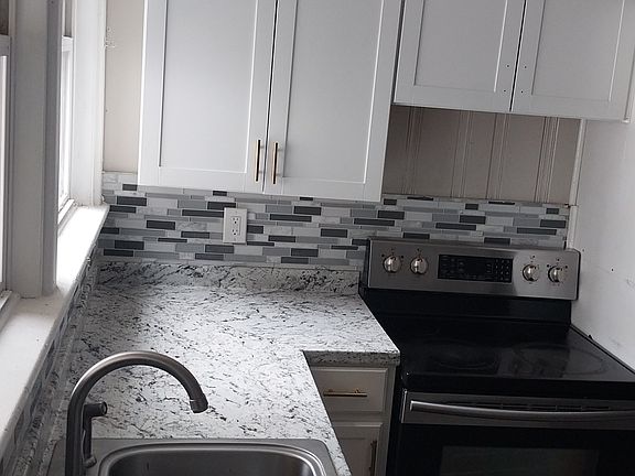 3rd image of 318 Wyoming Ave #2
