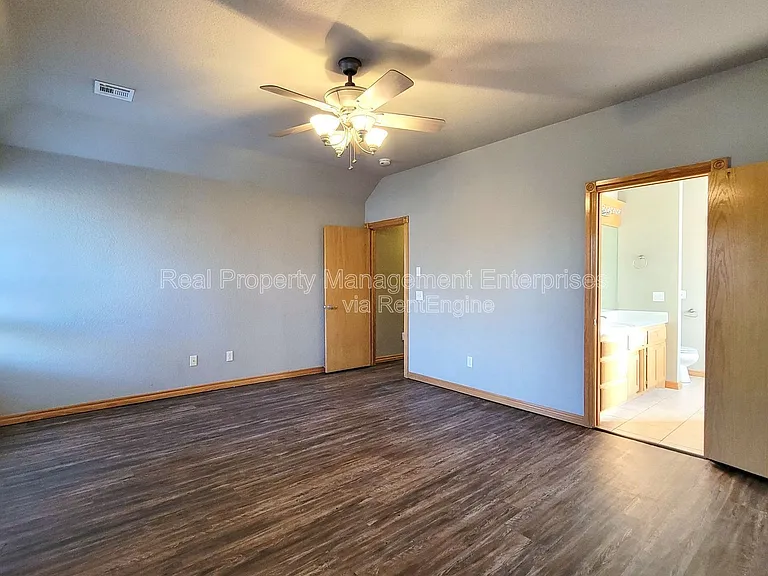4701 Castle Bay Cv — Photo 7