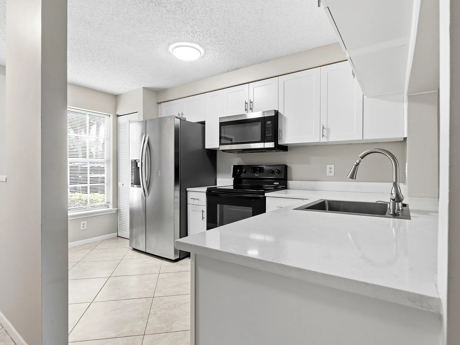 2 bed, 1.5 bath, 1110 sqft, $2,300 — Photo 2