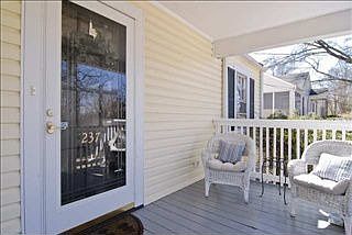 4th image of 237 Melville Ave