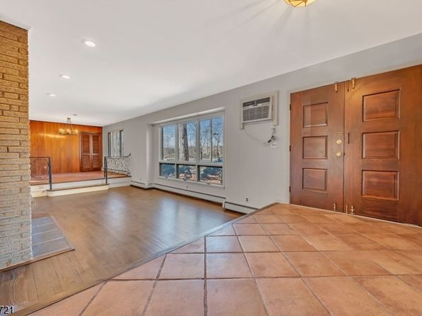 6 Oak Rd, Fairfield Twp., NJ 07004