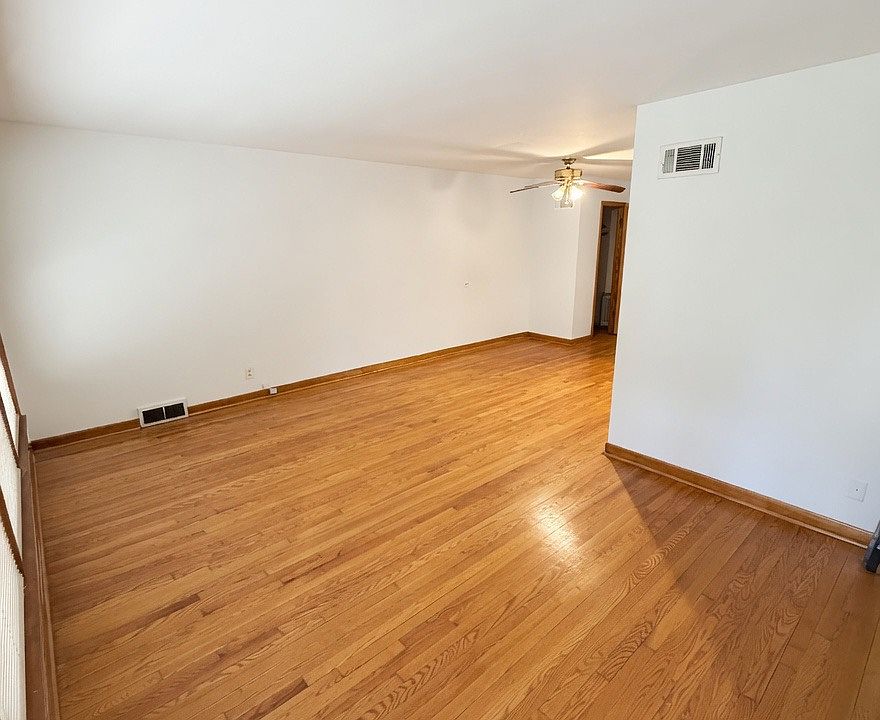 2nd image of 7213 Division St #3C