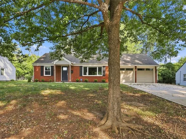 2200 W 79th St, Prairie Village, KS 66208