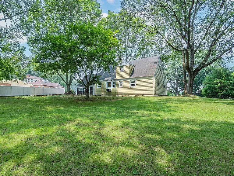 65 Beechwood Dr — Photo 18