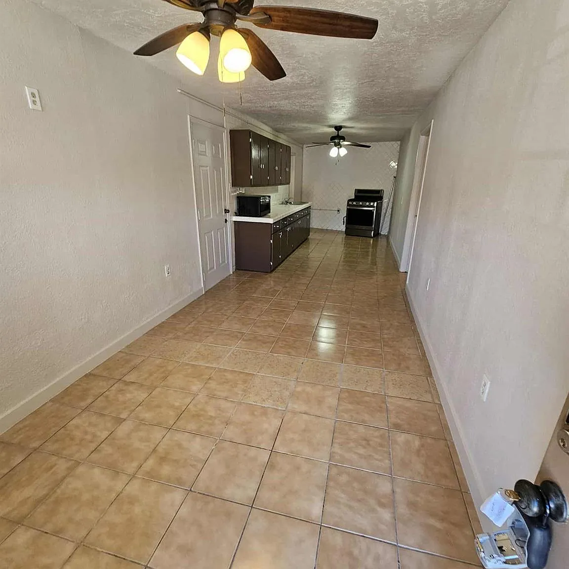 2 bed, 1.0 bath, 600 sqft, $1,150 — Photo 2
