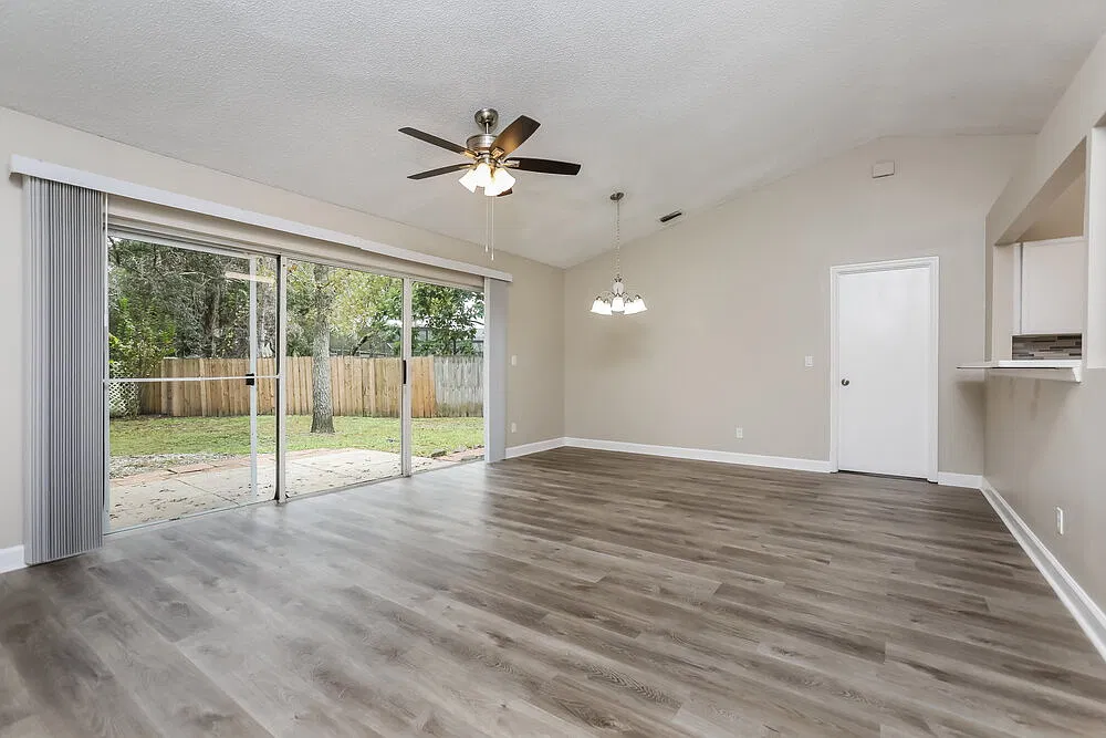 3 bed, 2.0 bath, 1316 sqft, $2,235 — Photo 3