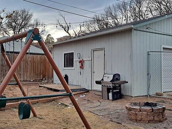 2nd image of 721 W 1st St