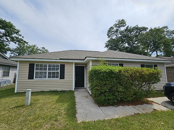 2nd image of 124 Hunt Club Ct