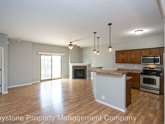 4th image of 450 Glenmoor Pl