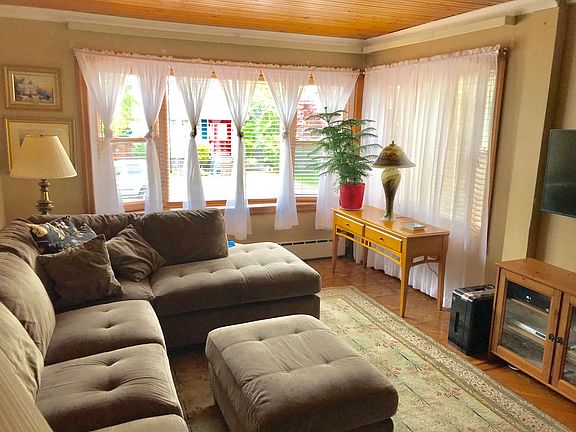 3rd image of 154 Potter Ave