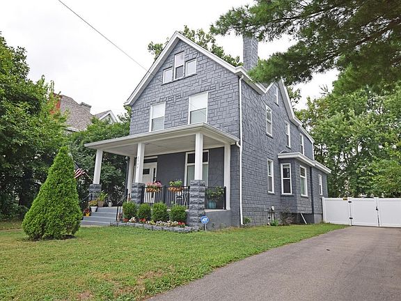 3rd image of 2062 Elm Ave