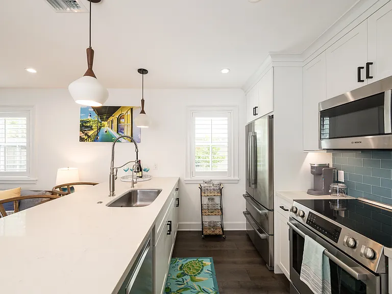 207 Virginia St — Photo 3