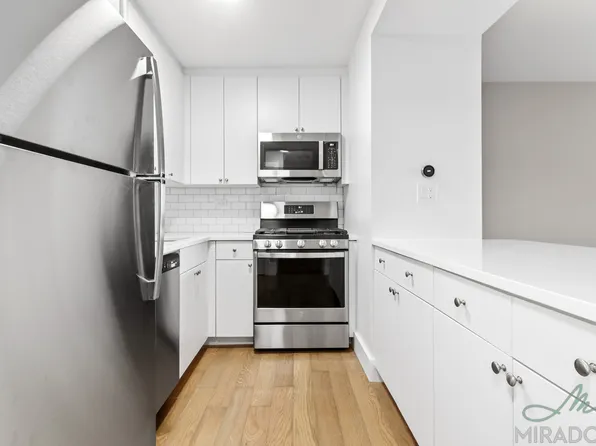 330 East 39th Street image 6 of 18