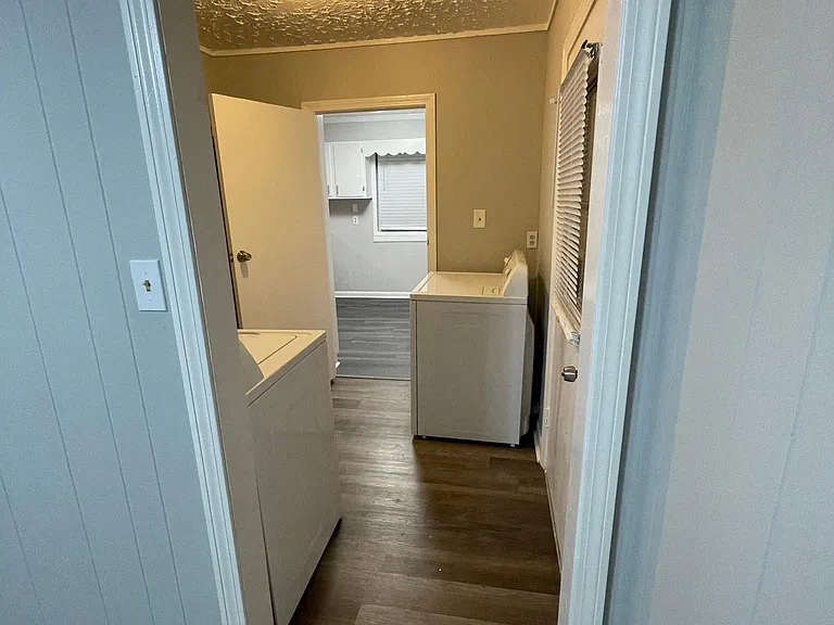 919 Carter St — Photo 4