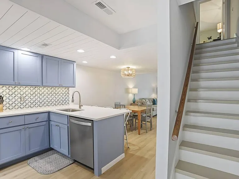 32 S Forest Beach Dr #59 — Photo 5