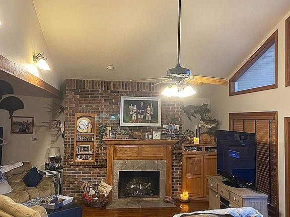 Masonry fireplace with gas