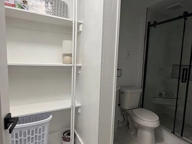1032 Vaughn St — Photo 61
