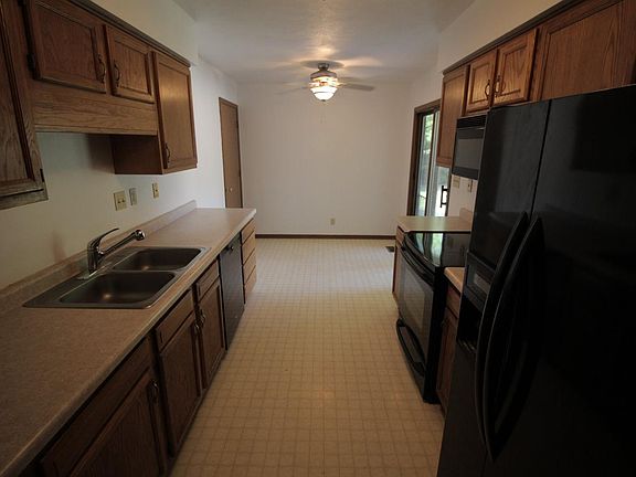 5th image of 2200 W Plum St