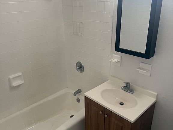 4th image of 14 Glencar Ave #3K