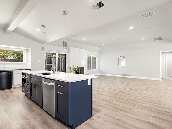 5th image of 6350 Glennox Ln
