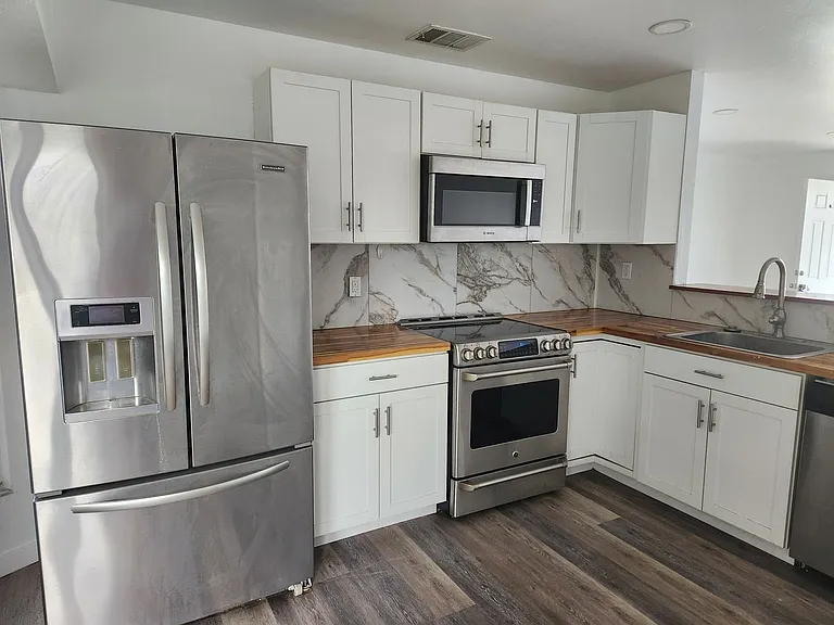 6143 Hester Ave — Photo 5